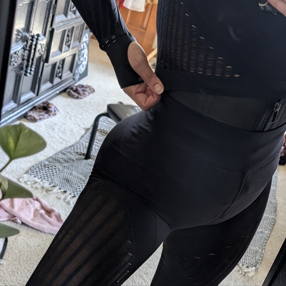 Amazing athletic set🔥🔥🔥 - Picture 11 of 17